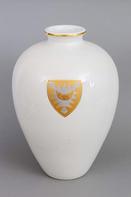 Lot 766 - KPM BERLIN Porzellanvase