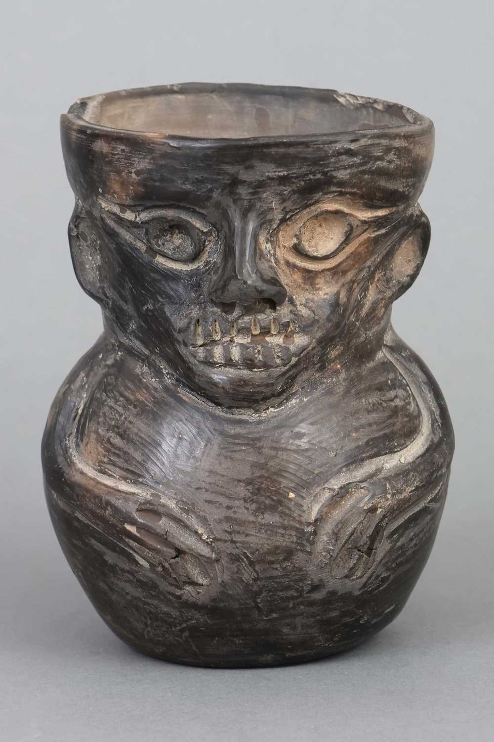 Präkolumbisches Steinzeug Vorratsgefäß in Figurenform