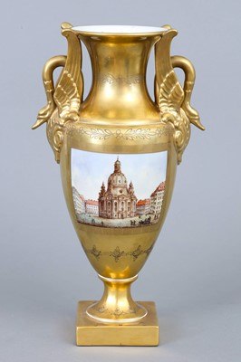 Lot 770 - POTSCHAPPEL DRESDEN Porzellan-Ansichtenvase