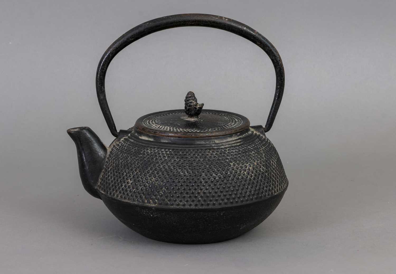 Lot 169 - Japanischer Tetsubin Wasserkessel