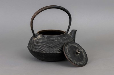 Lot 169 - Japanischer Tetsubin Wasserkessel
