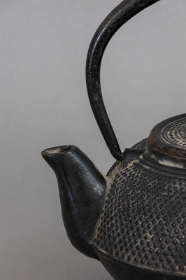Lot 169 - Japanischer Tetsubin Wasserkessel