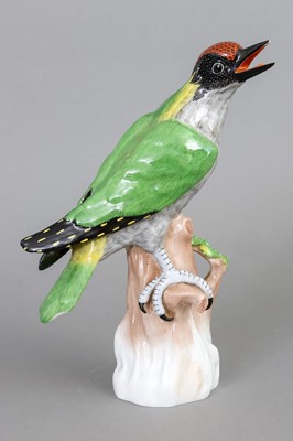 Lot 882 - POTSCHAPPEL DRESDEN Porzellanfigur "Grünspecht"