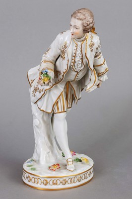 Lot 888 - POTSCHAPPEL DRESDEN Porzellanfigur "Kavalier"