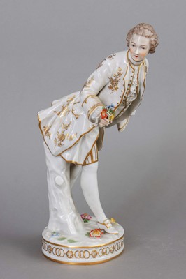 Lot 888 - POTSCHAPPEL DRESDEN Porzellanfigur "Kavalier"