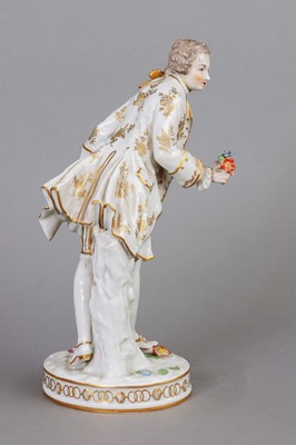 Lot 888 - POTSCHAPPEL DRESDEN Porzellanfigur "Kavalier"