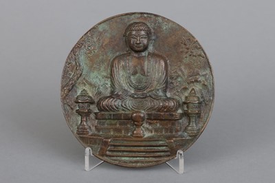 Lot 71 - Chinesische Bronzeplakette mit Buddharelief