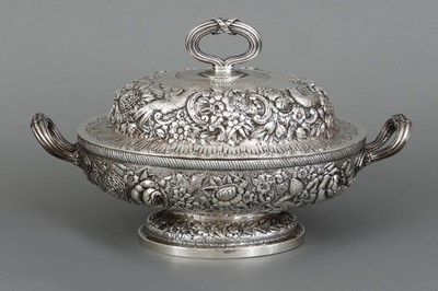 Lot 685 - TIFFANY & Co. (New York) Silber Deckel-Servierschale