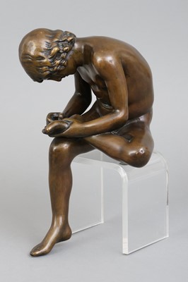 Lot 1879 - Bronzefigur "Dornenauszieher"