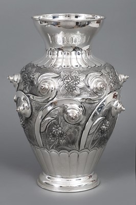 Lot 572 - Große Silbervase