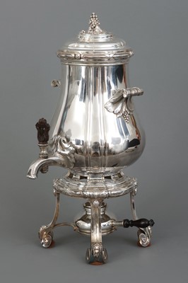 Lot 642 - BOINTABURET (Paris) Silber Samowar auf Rechaud