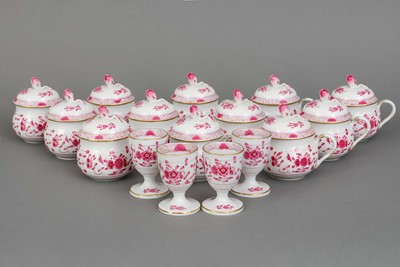 Lot 1070 - 12 MEISSEN Porzellan-Bouillontassen