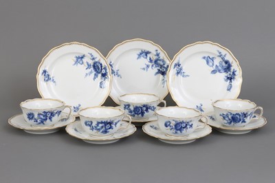 Lot 1069 - 5 MEISSEN Teetassen mit Untertassen