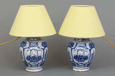 Lot 567 - Paar DELFT Keramik Tischlampen