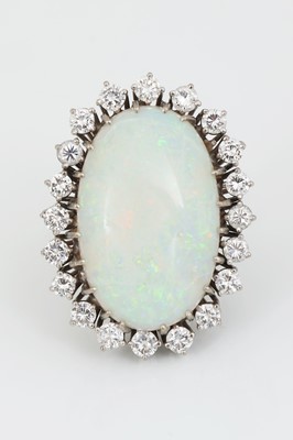 Lot 886 - Cocktail Ring mit großem Milch Opal