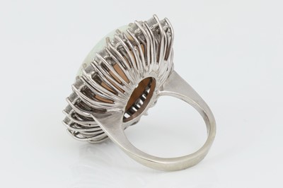 Lot 886 - Cocktail Ring mit großem Milch Opal