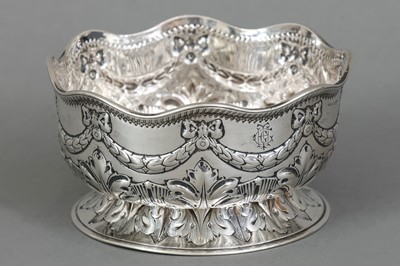 Lot 680 - SIBRAY, HALL & CO Kleine Silber Fußschale