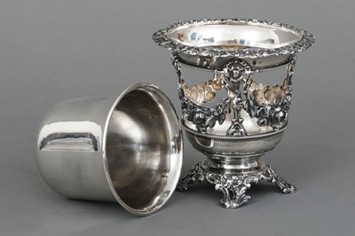 Lot 700 - Silber Gewürzgefäß