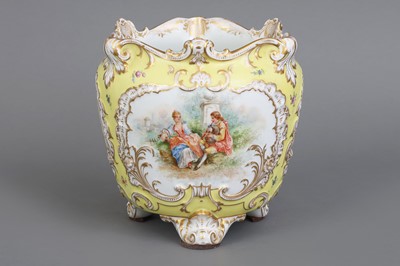 Lot 1002 - AMBROSIUS LAMM (Dresden) Porzellan-Cachepot