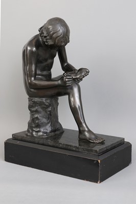 Lot 1878 - Große Bronzefigur "Der Dornauszieher"