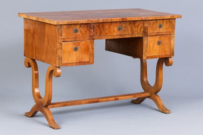 Lot 440 - Schreibtisch im Stile des Biedermeier