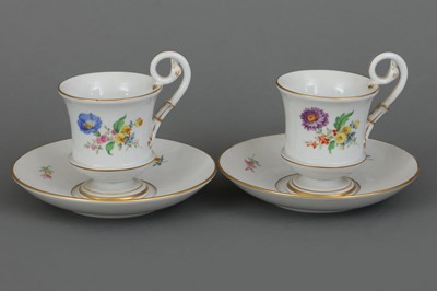 Lot 967 - 2 MEISSEN Porzellantassen mit Untertassen