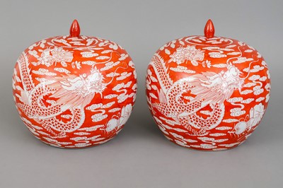 Lot 14 - Paar chinesische Porzellan-Ingwergefäße
