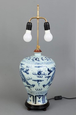Lot 3 - Chinesische Porzellanlampe