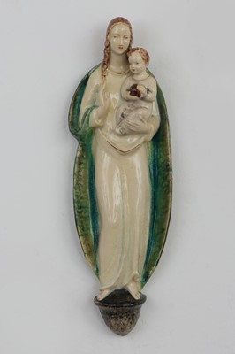 Lot 1187 - KARLRUHER MAJOLIKA Relieffigur "Madonna mit Kind"