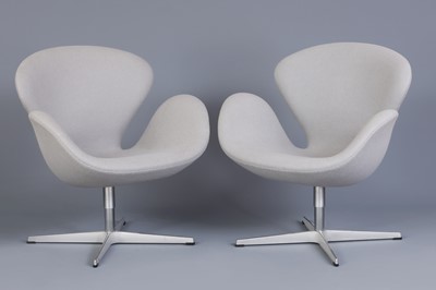 2x Fritz HANSEN "Swan chair"