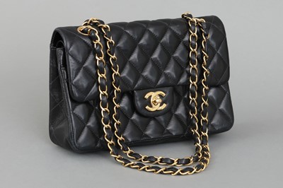 Lot 1311 - CHANEL Double-flap Damenhandtasche