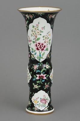 Lot 814 - DRESDEN POTSCHAPPEL Porzellanvase