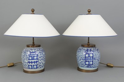 Lot 86 - Paar chinesische Porzellan-Tischlampen