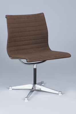 Lot 220 - HERMAN MILLER Conference chair