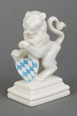 NYMPHENBURG Porzellanfigur "Bayrischer Löwe"