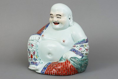 Lot 67 - Chinesische Porzellanfigur "Lachender Buddha"