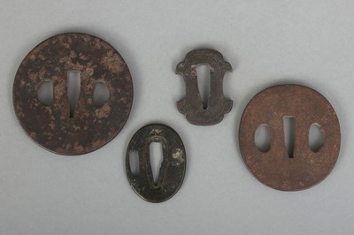 Lot 144 - 4 japanische Eisen und Bronze Tsubas der Edo- und Meiji-Periode