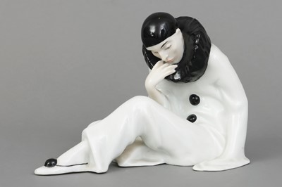 Lot 953 - HEUBACH Porzellanfigur "Sitzender Harlekin"