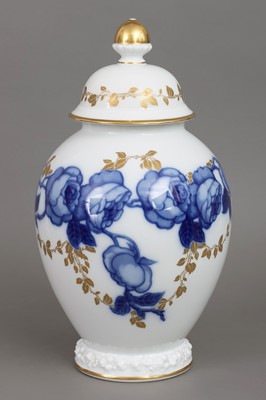 Lot 875 - ROSENTHAL Porzellan-Deckelvase