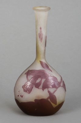 Lot 1041 - EMILE GALLÈ (Nancy) Solifleur-Vase mit Fuchsien