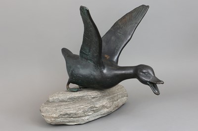 H. THIES (zeitgenössischer deutscher Bildhauer) Kupferfigur "Gans im Flug"