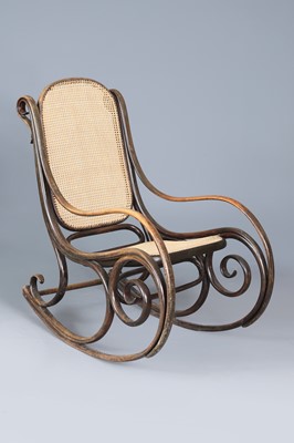 Lot 300 - THONET Schaukelstuhl der 1920er Jahre