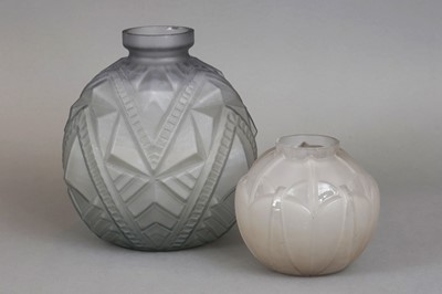 Lot 1043 - 2 Glasvasen des Art Déco