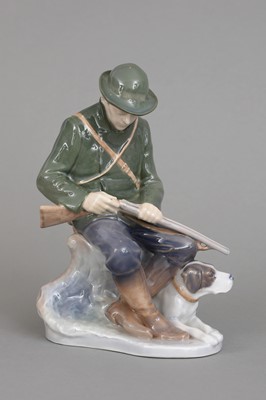 Lot 967 - ROYAL COPENHAGEN Porzellanfigur "Jäger mit Hund"