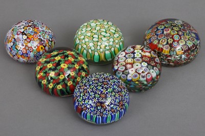 Lot 1096 - 6 Glas Paperweights