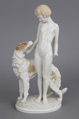 Lot 951 - HUTSCHENREUTHER Porzellanfigur ¨Mädchen mit Barsoi¨