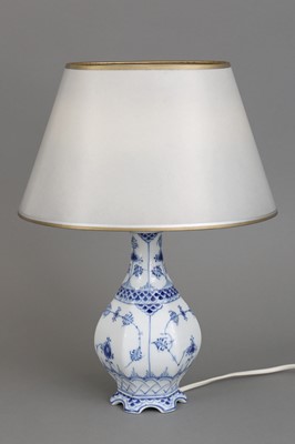 Lot 828 - ROYAL COPENHAGEN Tischlampe