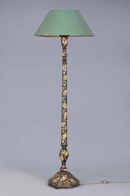 Lot 458 - Orientalische Stehlampe mit Lackmalerei