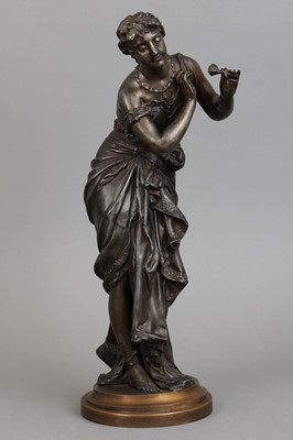 Lot 1157 - Französische Zinkguss-Figur "Elegante Dame mit Rosen"