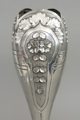 Paar versilberte A. VILLIEN (France) Vasengefäße des Art Nouveau